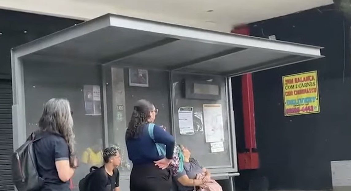 Ao menos 70 painéis eletrônicos de pontos de ônibus estão fora de funcionamento em BH