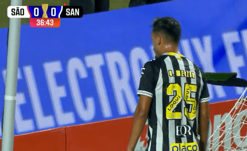 Gabriel Menino foi expulso no clássico entre São Paulo e Santos