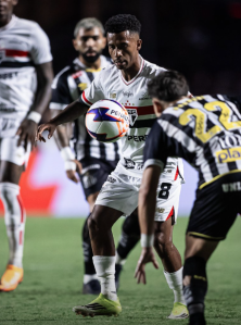 Marcos Antônio é quem dita o meio-campo do São Paulo
