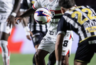 Com um a mais, São Paulo vence Santos e ganha respiro no Paulista