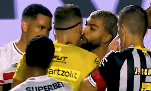 Gabigol discutiu com árbitro do clássico entre São Paulo e Santos