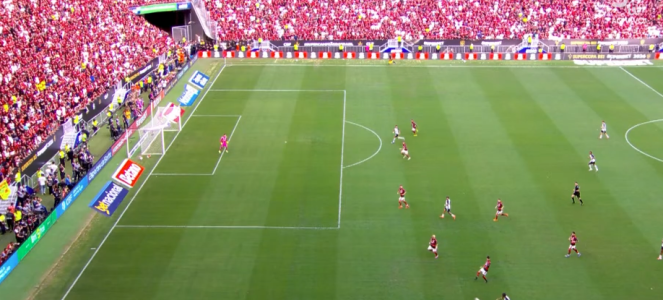 Lance polêmico no segundo tempo da partida entre Flamengo x Corinthians na final da Supercopa do Brasil