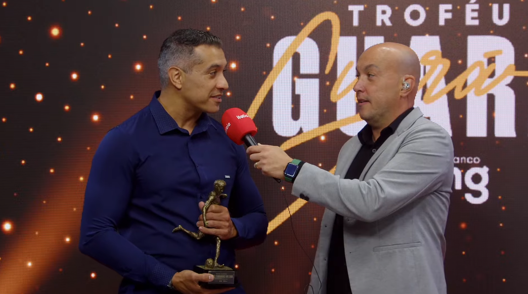 Felipe Fernandes de Lima celebra terceiro prêmio de melhor árbitro no Troféu Guará Bmg