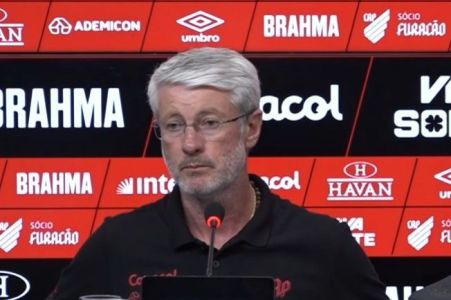 Odair Hellmann em entrevista coletiva após a goleada do Athletico sobre o Foz do Iguaçu