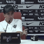 Auxiliar de Sampaoli reage à atuação de Preciado na derrota do Atlético para o Bragantino