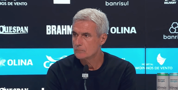 Luís Castro em entrevista coletiva na Arena do Grêmio, em Porto Alegre