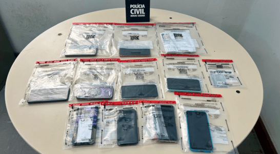 Durante a ação, os policiais apreenderam sete motos, celulares e carteiras de habilitação.