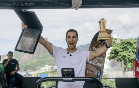 Pepe Fiamoncini quebra recorde mundial em corrida de esteira manual