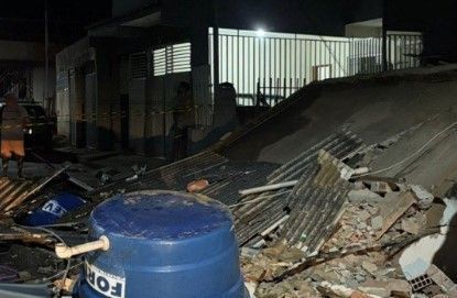 Desabamento ocorreu à noite no bairro Santo Antônio; não havia moradores na casa