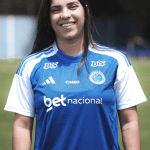 Reforço do Cruzeiro Feminino, atacante se declara ao clube e revela ídolo de infância