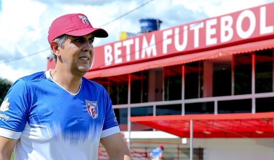 Clube mineiro demite treinador após derrota no Independência