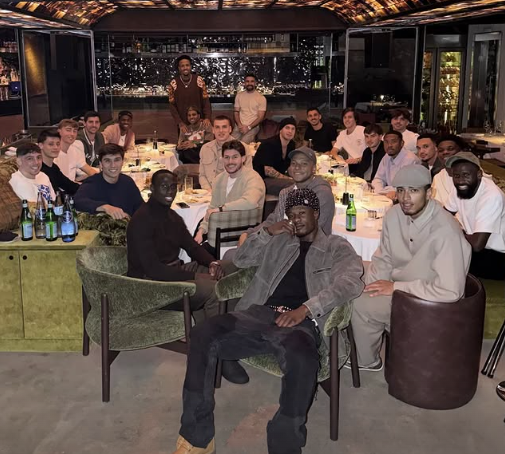 Vini Jr. e Mbappé promovem jantar para elenco do Real Madrid às vésperas de decisão na Champions