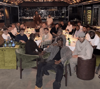 Elenco do real Madrid reunido em jantar