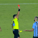 Titular do Grêmio é expulso e vira desfalque para enfrentar Atlético pelo Brasileiro