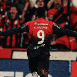 Santos leva gol no fim, perde para o Athletico-PR e segue no Z4 do Brasileirão