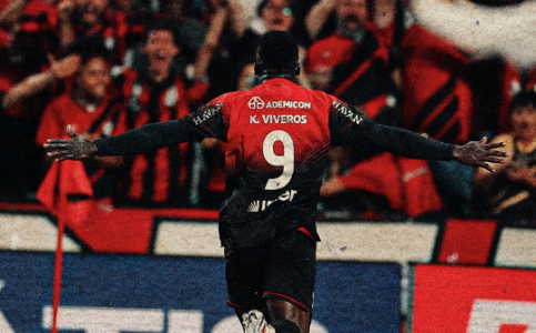 Athletico-PR venceu o Santos com gol no fim de Viveros