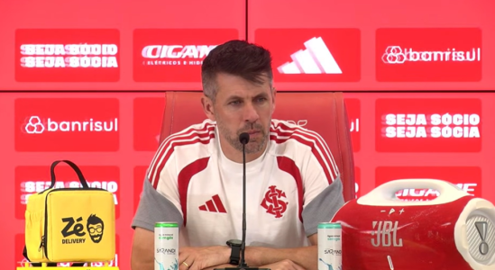 Paulo Pezzolano em entrevista coletiva pelo Inter