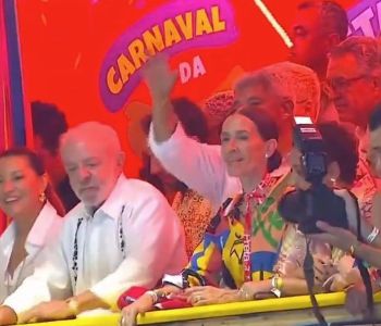 Presidente Luiz Inácio Lula da Silva (PT) acompanhou blocos de Carnaval na Bahia neste sábado (14)