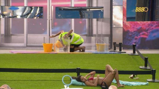Cowboy cumpre castigo do Monstro enquanto Gabi toma sol no BBB 26