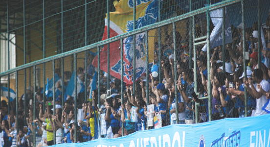 Torcida do Cruzeiro em jogo das Cabulosas