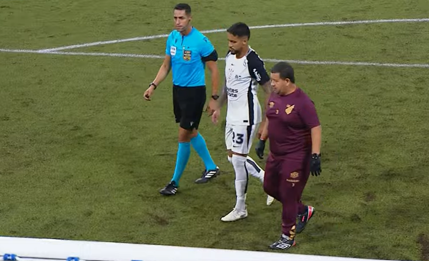 Volante do Corinthians sente desconforto e vira preocupação