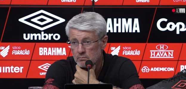 Odair Hellmann em entrevista coletiva após a derrota do Athletico para o Corinthians