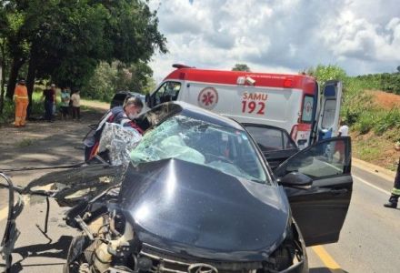 Duas mortes foram confirmadas ainda no local; causas do acidente serão investigadas