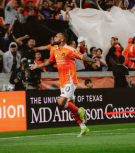 Guilherme durante partida de estreia pelo Houston Dynamo