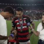 Filho de Danilo, do Flamengo, 'assume' torcida para rival durante festa do título
