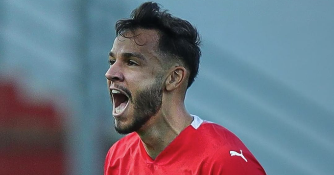 Ex-meia do Atlético faz golaço em campeonato na Europa; assista