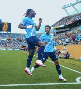 Doku e Marmoush, do City, comemoram gol marcado diante da Juventus