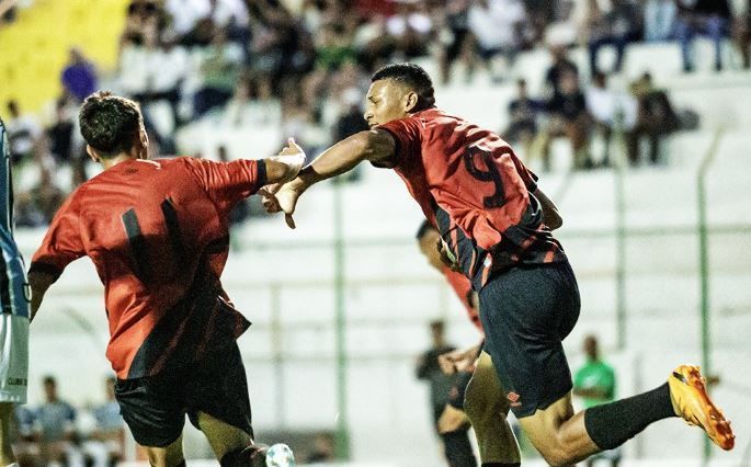 Athletico-PR consegue virada incrível sobre o Grêmio e vai às quartas na Copinha