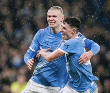 Haaland e Foden comemoram gol marcado em jogo nesta quarta-feira (11)