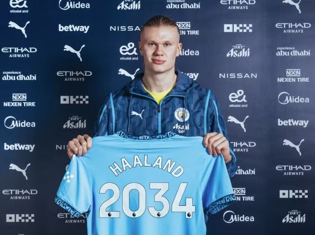 Haaland afasta rumores de saída e renova com Manchester City até 2034