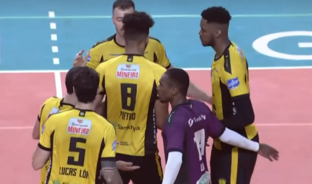 Superliga: Praia Clube vira sobre Neurologia Ativa em jogo marcado por paralisação