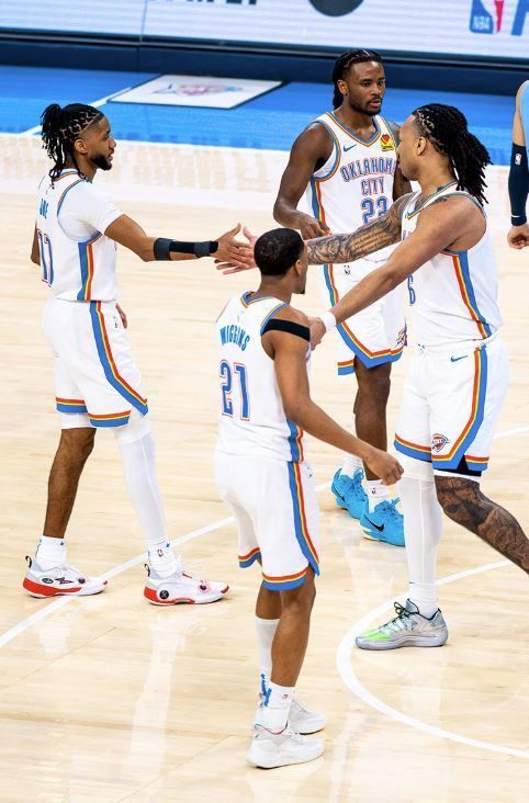 Thunder abre playoff da NBA com vitória histórica diante do Grizzlies