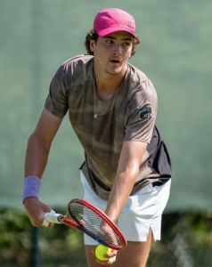 João Fonseca durante o ATP de Halle, na Alemanha, nesta terça-feira (17)