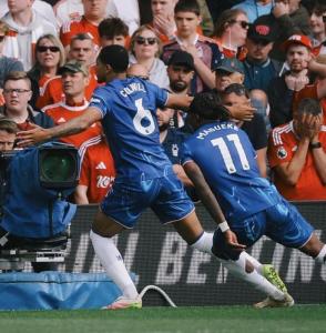 Jogadores do Chelsea comemoram gol marcado contra o Nottingham Forest