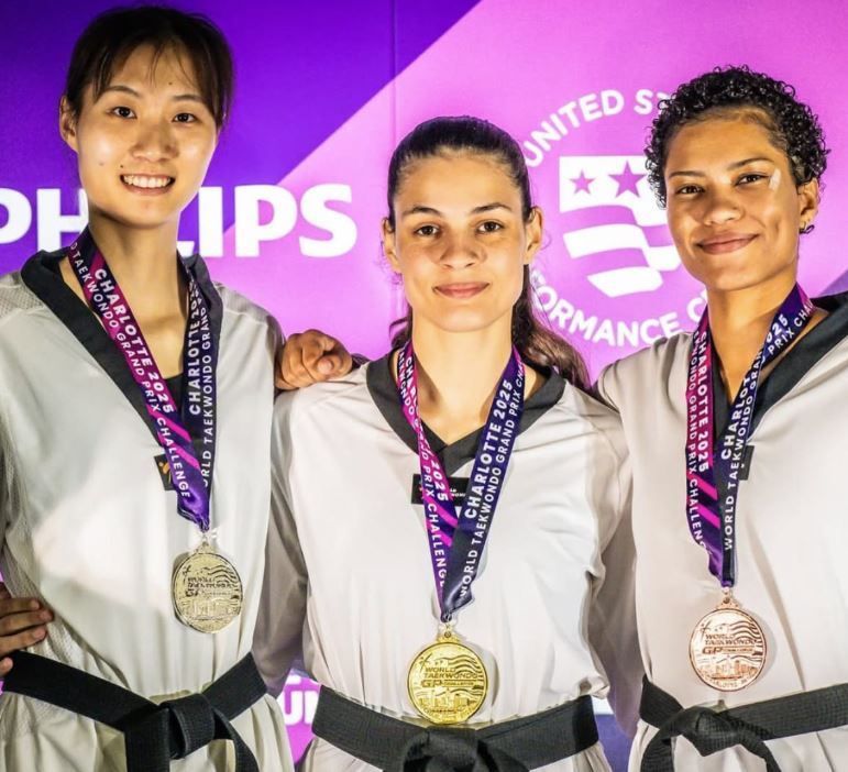 Maria Clara Pacheco conquista ouro inédito para o Brasil no taekwondo