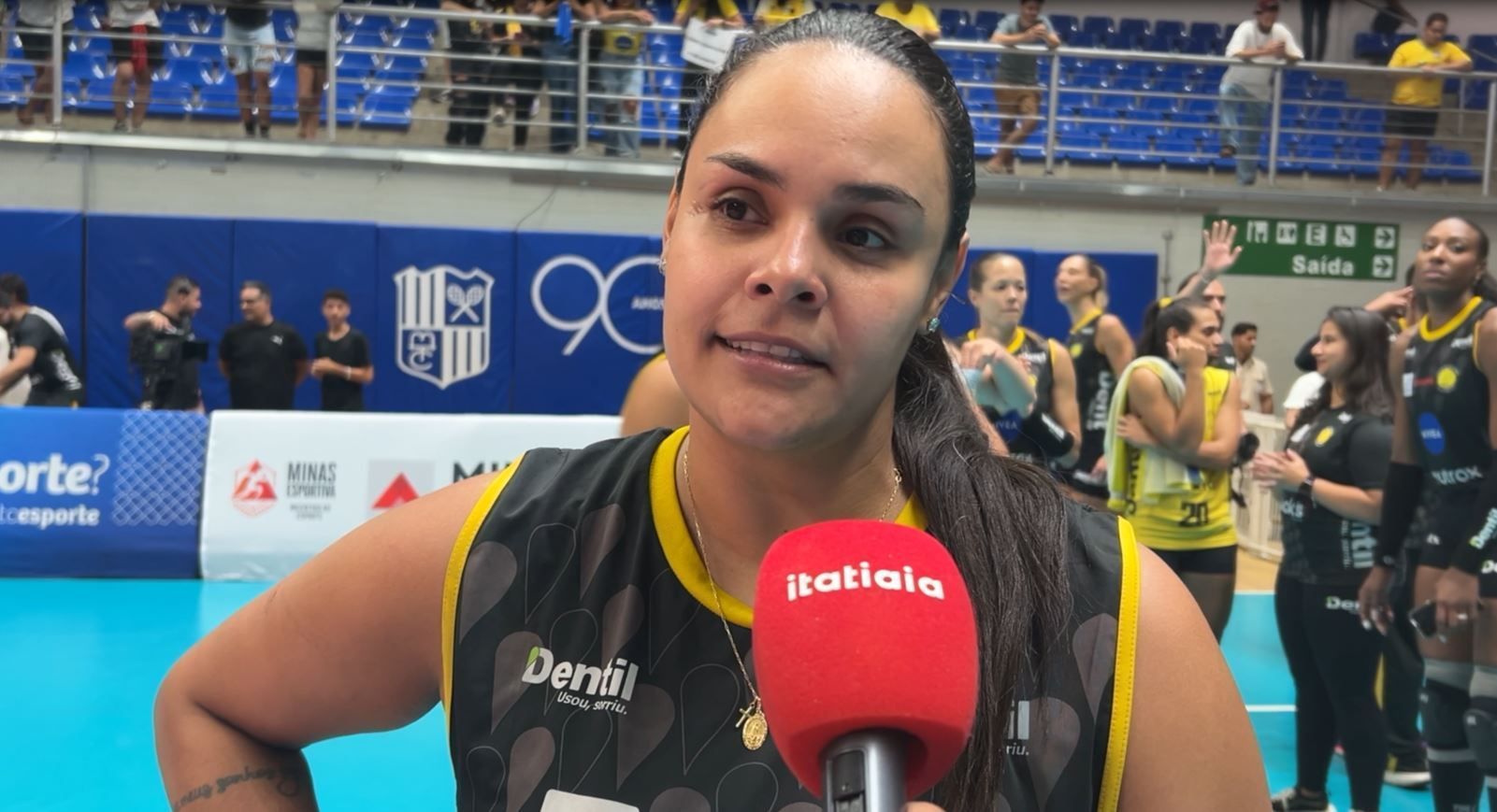 Suelen, do Praia Clube, reage à provocação da torcida do Minas no Sul-Americano