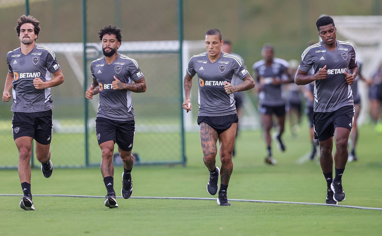 Titular do Atlético não treina pelo segundo dia seguido e vira dúvida para o clássico