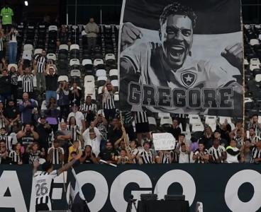 Gregore se despede de torcedores do Botafogo após jogo contra o Vitória