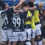 Ex-Cruzeiro brilha, Remo domina o América e segue invicto na Série B