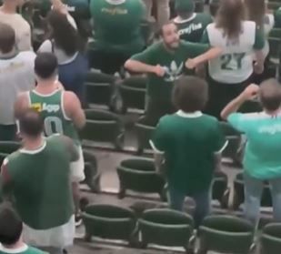 Palmeiras se manifesta após torcedor fazer gesto racista e promete punição