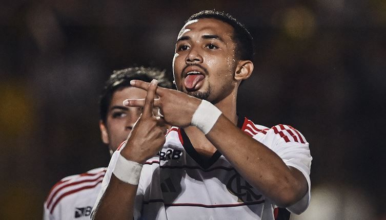 Flamengo marca no último lance, vence o Botafogo-SP e vai às quartas da Copinha