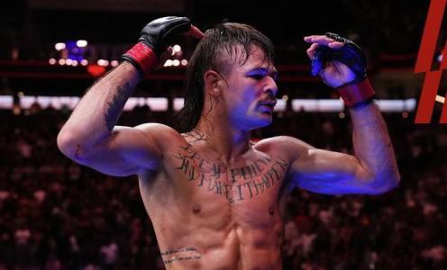 Diego Lopes comemora vitória no UFC• UFC / Divulgação
