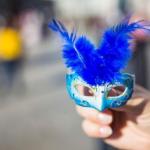 Deixou o Carnaval para a última hora? Veja cinco dicas para economizar na viagem