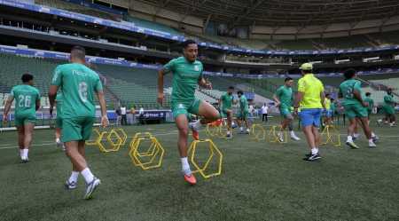 Vitor Roque, do Palmeiras, durante atividade realizada no Allianz Parque