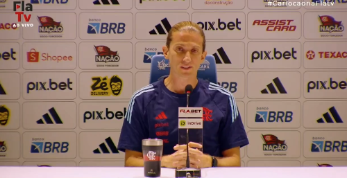 Filipe Luís, do Flamengo, dispara contra gramados sintéticos: 'O futebol é dos jogadores'