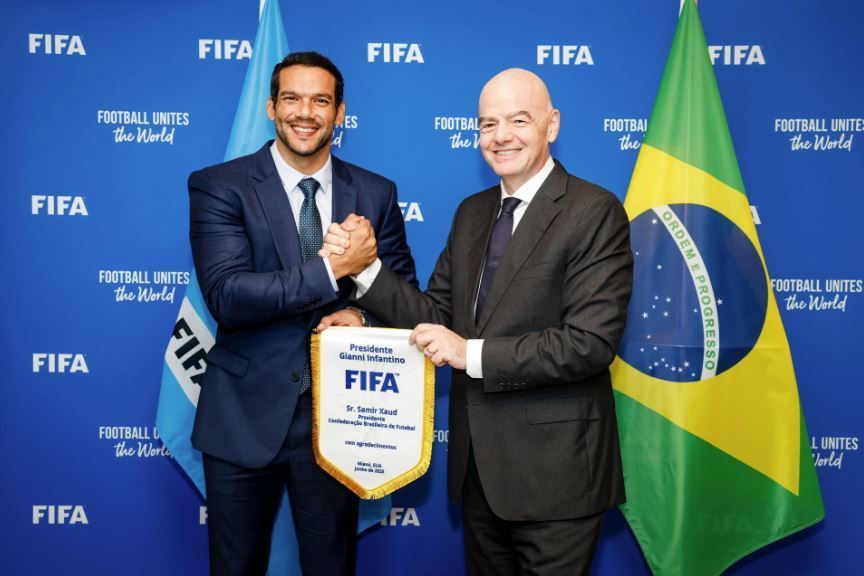 Lula recebe presidentes da Fifa, da CBF e Ancelotti no Palácio do Planalto